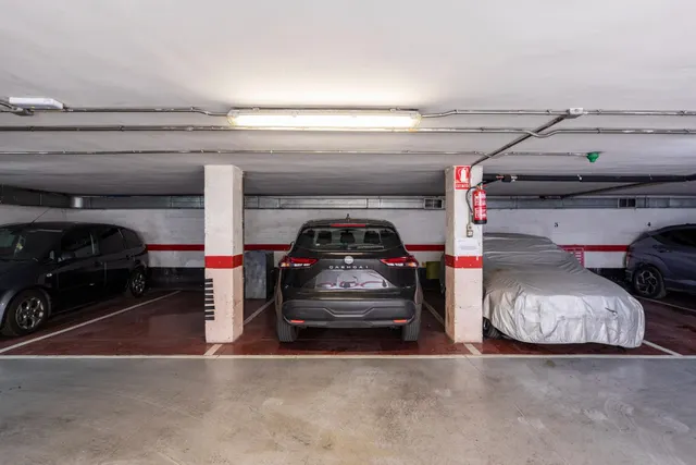 Plaza de garaje de 12m2 en venta en la muy demandada para estacionamiento calle de Hernani — 2