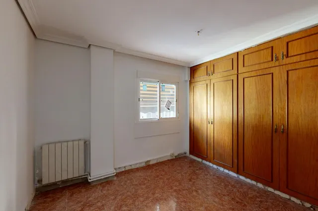 Piso exterior de 111 m2 con 4 dormitorios, garaje y trastero en Av Juan Antonio Perea — 13
