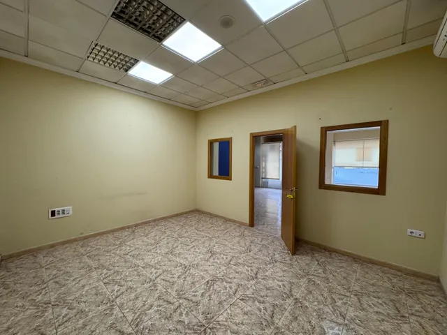 Local de 180 m2 en Barrio Peral. — 6
