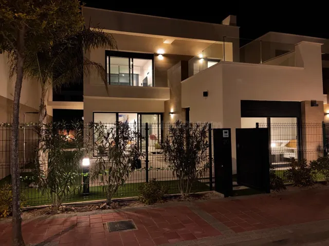 SE VENDE CHALET DE 3 habitaciones, 3 ASEOS EN SANTA ROSALIA  - foto 5