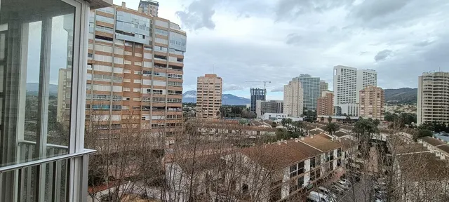 Piso de 3 dormitorios con piscina y garaje en urbanización cerca de la playa — 16