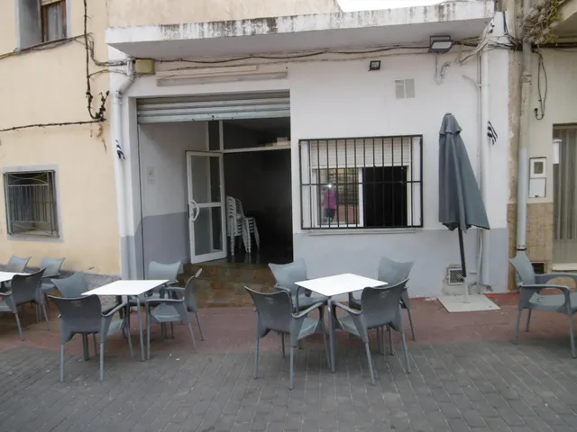 SOLAR CON LOCAL COMERCIAL EN PLANTA BAJA ACTUALMENTE CON NEGOCIO DE BAR — 11