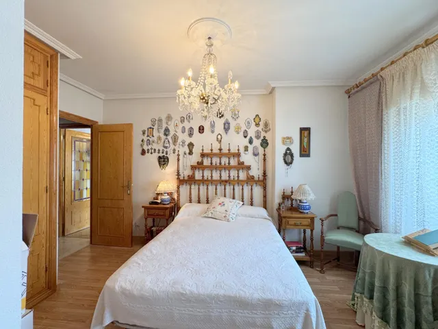 CASA EN LA EMBLEMATICA PLAZA DEL CASTILLO DE CANDELEDA — 12