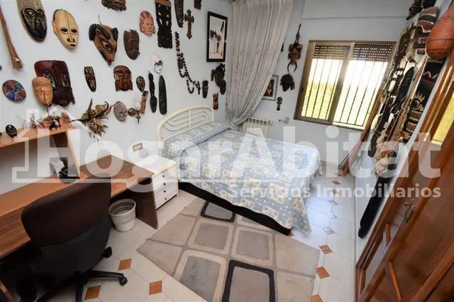 VILLA de 2 alturas con JARDÍN y PISCINA — 32