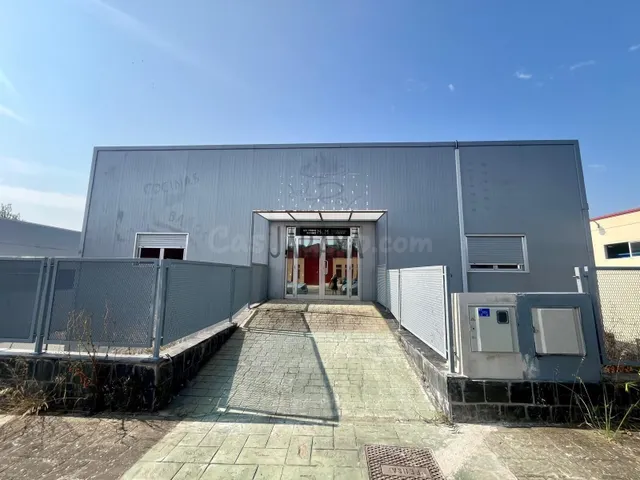 NAVE INDUSTRIAL EN EXCELENTE ESTADO EN POLIGONO MUNICIPAL DE