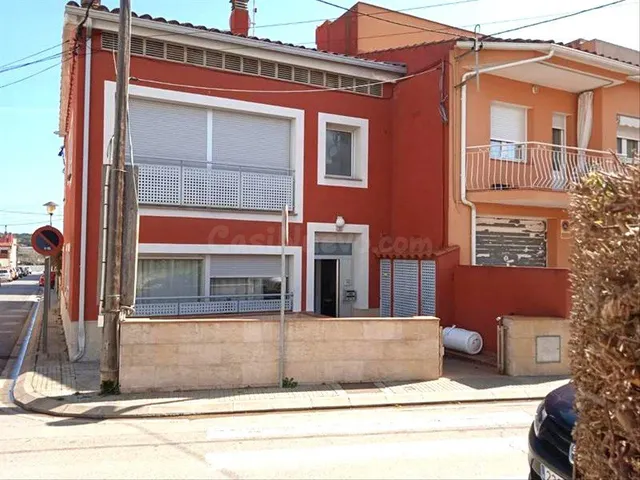 SE VENDE DÑPLEX + GARAJE OKUPADO en Calle Gavarres 29 de Pa - foto 2