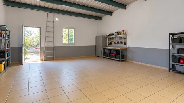 Vivienda unifamiliar con dos viviendas independientes, terraza y almacén en Cañada — 17