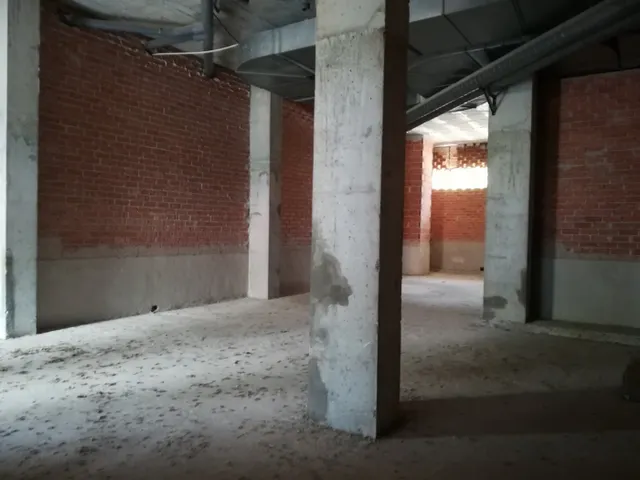 LOCAL COMERCIAL JUNTO A CORTE INGLES — 5