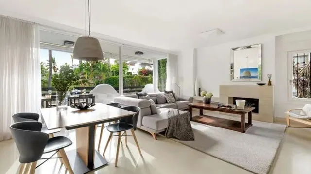 Chalet adosado en la Milla de Oro de Marbella — panorámica de La Concha — 7