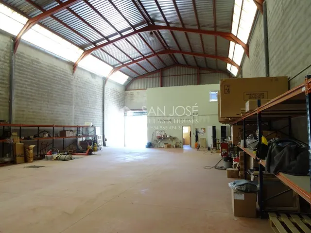 VENTA DE NAVE INDUSTRIAL EN HONDÓN DE LAS NIEVES EN POLÍGONO - foto 2