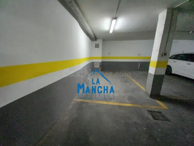*70€ MENSUALES*. INMOBILIARIA LA MANCHA ALQUILA PLAZA DE GARAJE EN BARRIO INDUSTRIA. — 2