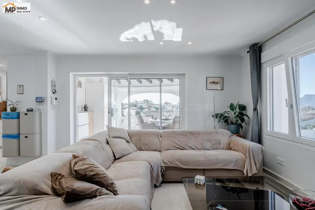 Villa moderna con apartamento de invitados y vistas al Peñón - foto 4