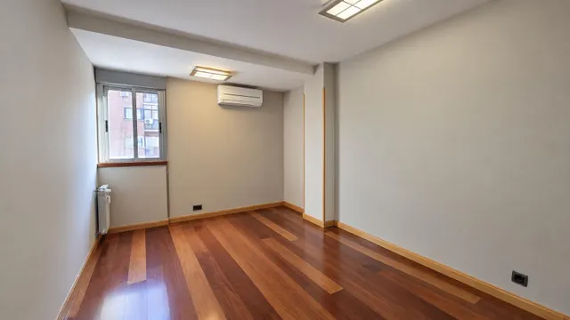¡INVERSORES! VENTA DE DOS PISOS UNIDOS A REFORMAR DE 3 DORMITORIOS Y 2 BAÑOS CADA UNO MUY CERCA DEL RETIRO — 28