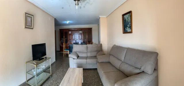 PISO PARA ESTUDIANTES, EN MUY BUENA UBICACIÓN Y BUENA FINCA,