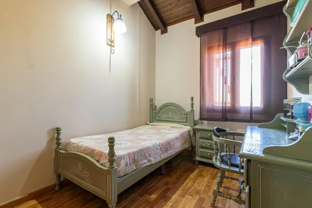 Casa adosada de 3 dormitorios con piscina y sótano en La Cartuja. — 36