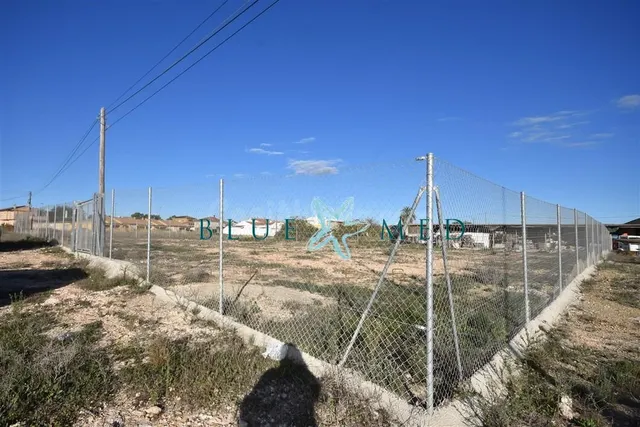 Parcela vallada en el corazón de El Paretón. - foto 2