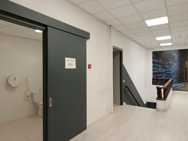 Local de grandes dimensiones en la Plaça Major de Manresa — 11