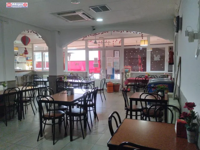 SE VENDE CAFETERIA Y VIVIENDA EN EL CENTRO DE PEDRO MUÑOZ(CI