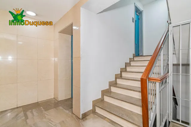Piso de 4 Dorm. en Camino de Ronda. Para REFORMAR. — 33