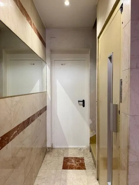 SE VENDE LOCAL TOTALMENTE INSTALADO PARA BAR — 19