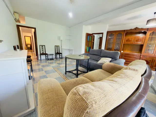 Amplio piso con terraza, 3 dormitorios y posibilidad de 4 en Av. Barcelona – Viñuela – Rescatado — 8
