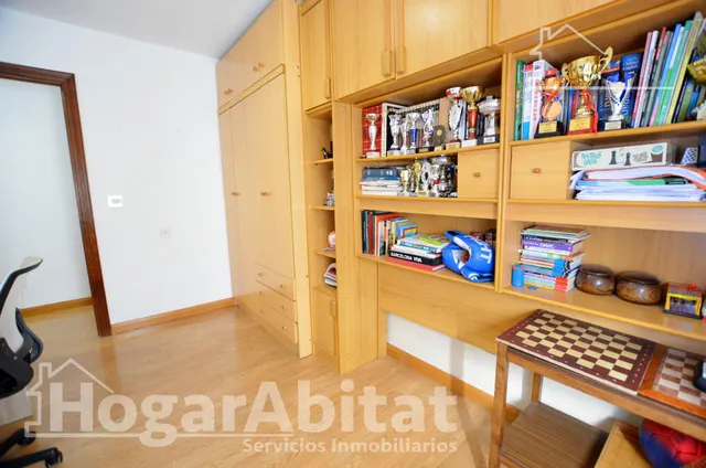 ALTO, AMPLIO Y EXTERIOR CON GARAJE Y BALCÓN, CERCA DE LA AV DE ALCOY — 31