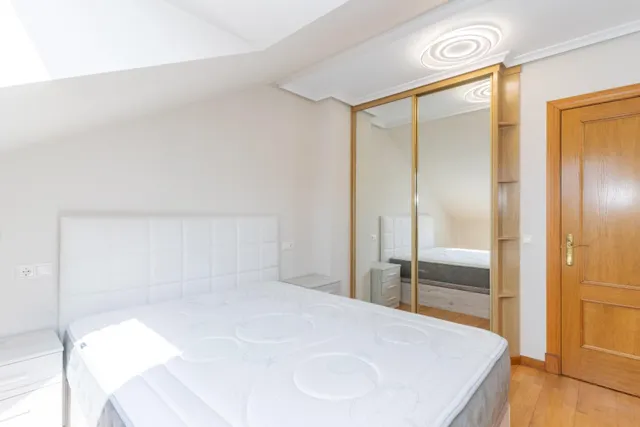 Apartamento con terraza, garaje y trastero año 2008 — 10
