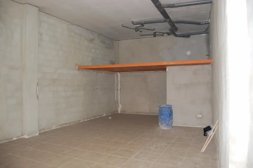 LOCAL COMERCIAL CERCA DE CALLE BAÑOS