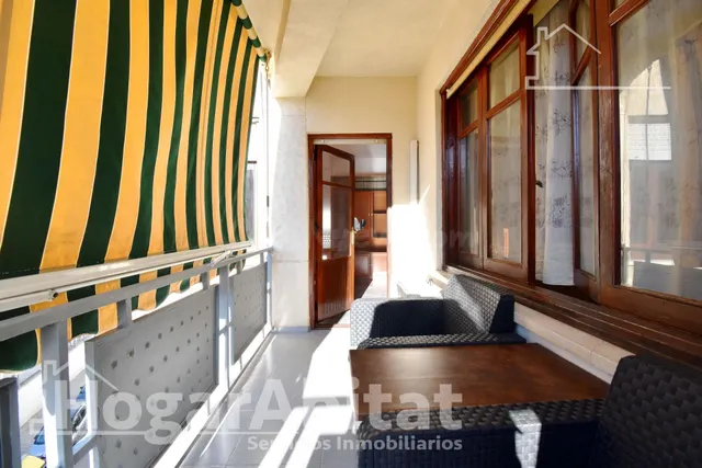 MUY AMPLIO CON 4 DORMITORIOS Y TERRAZA EN EL CENTRO — 3
