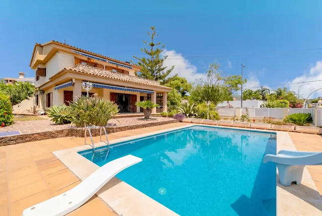 Villa independiente con piscina privada a 300 metros del mar - foto 2