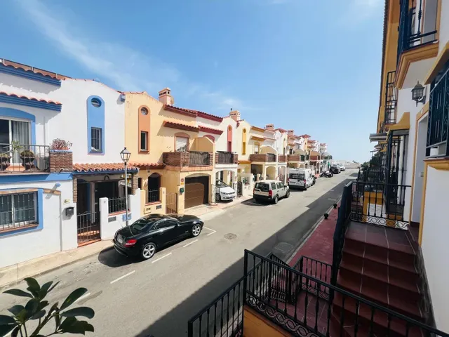 IMPECABLE CASA ADOSADA EN BENALMÁDENA PUEBLO CON VISTAS DESP - foto 4