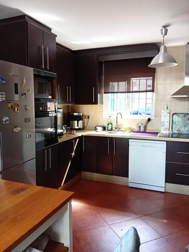 Casa adosada en esquina de 4 dormitorios, muy luminosa, con jardín privado y amplia terraza, cerca de Fuengirola — 6