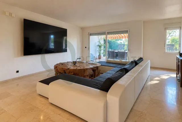 Exclusivo chalet adosado en Alicante golf, playa de san juan con piscina, terrazas y garaje — 11