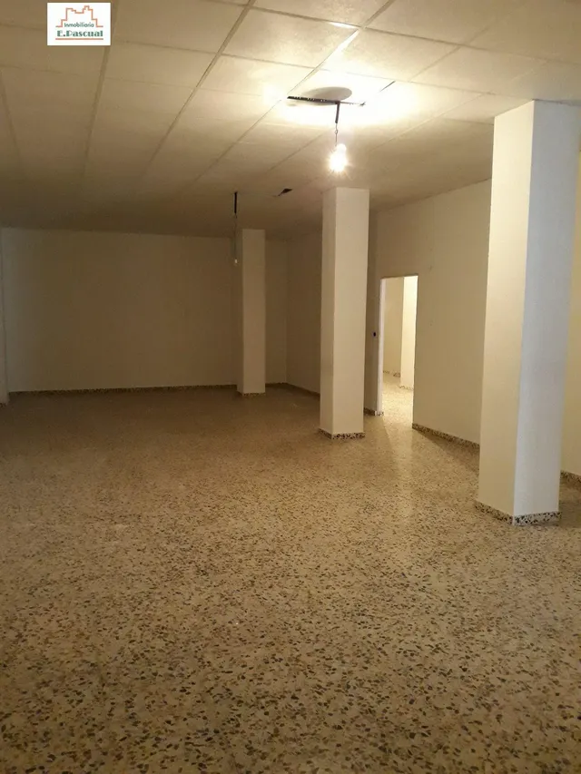 SE VENDE LOCAL — 6