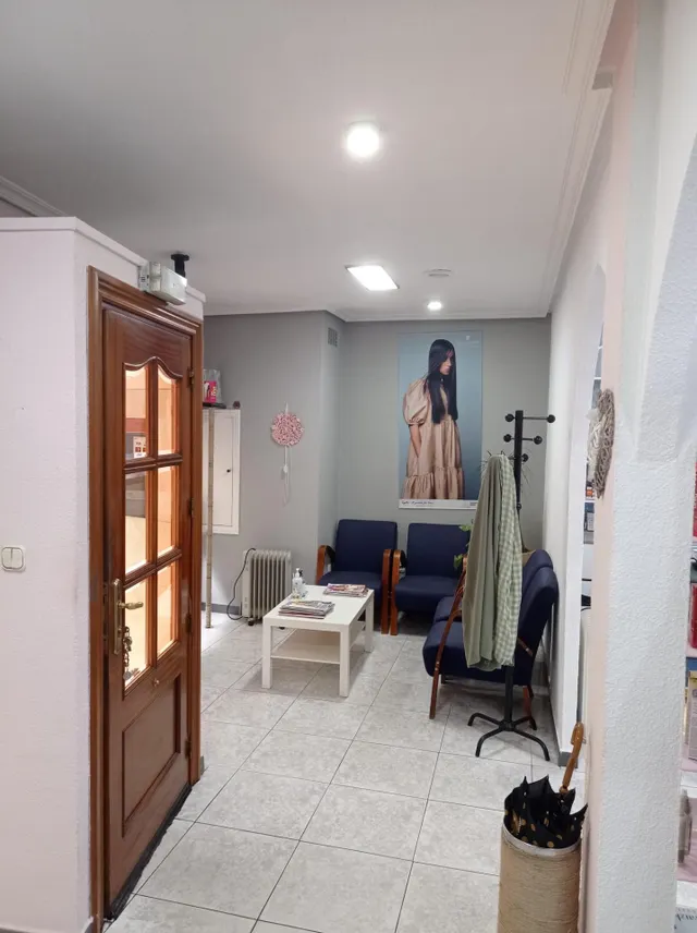 Urbis te ofrece un local comercial en venta o alquiler en zona Labradores, Salamanca. — 3
