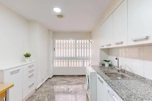 Piso de 3 dormitorios, vestidor y 134 m2 en pleno centro de Murcia – Calle Platería — 12