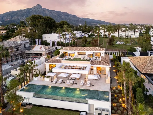 Villa 6 habitaciones 840m² en venta - Aloha