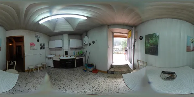 CASA de piedra, con patio cerrado. A 1 km. AYTO. ESGOS — 28