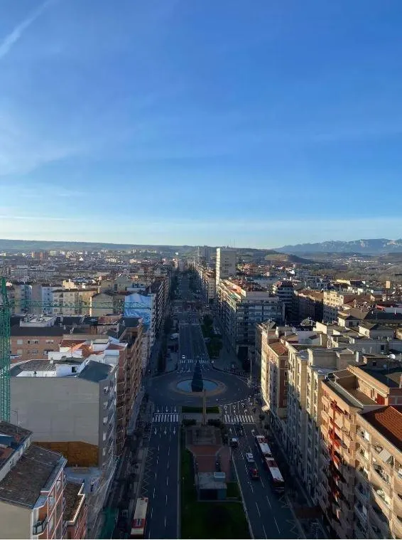 Piso planta 17 en edificio emblemático del centro de Logroño - foto 2