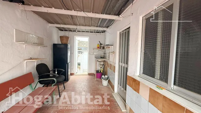 ¡Cerca del puerto! Casa espaciosa y semireformada con gran terraza, toda amueblada — 33
