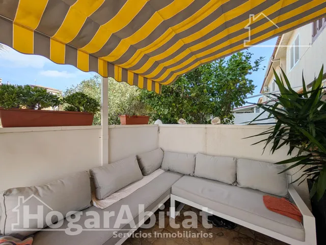 ¡Cerca del mar! Precioso Adosado reformado en residencial, con solarium, piscina comunitaria y garaje — 35