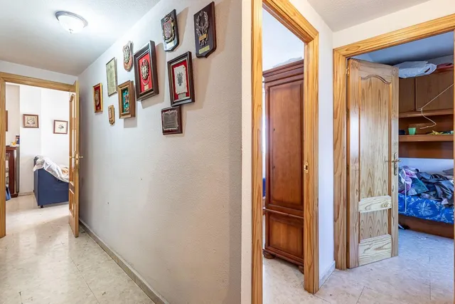 Traumatología (zona). Piso 4 dormitorios, 2 baños. Calefacción central. Plaza de aparcamiento y trastero. — 16
