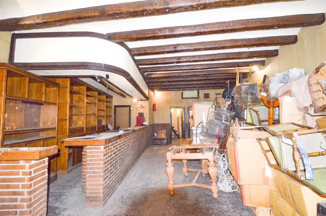 Urbis te ofrece un local comercial en venta en zona Centro, Salamanca. — 36