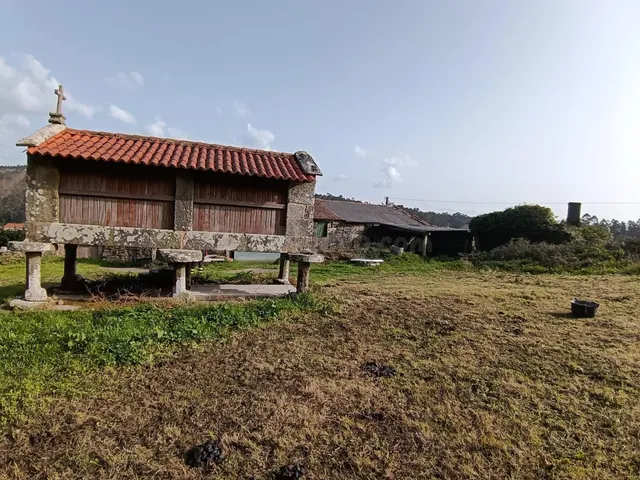 CASA CON TERRENO PARA RESTAURAR EN ARMENTEIRA MEIS - foto 2