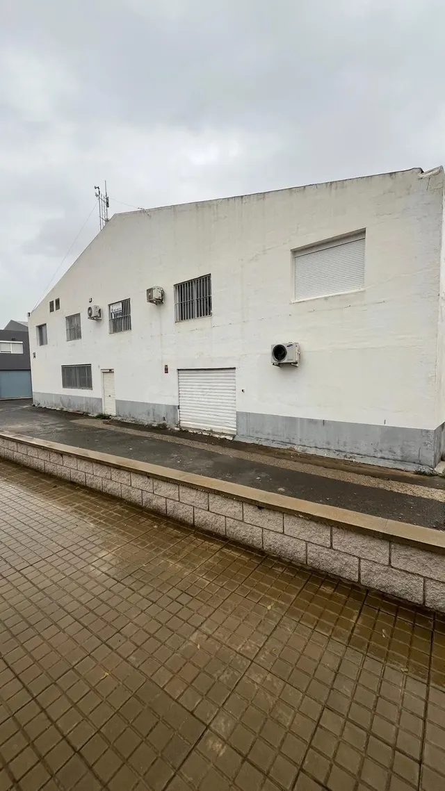 ALQUILER DE LOCAL INDUSTRIAL 70 METROS CUADRADOS EN POLIGONO - foto 2