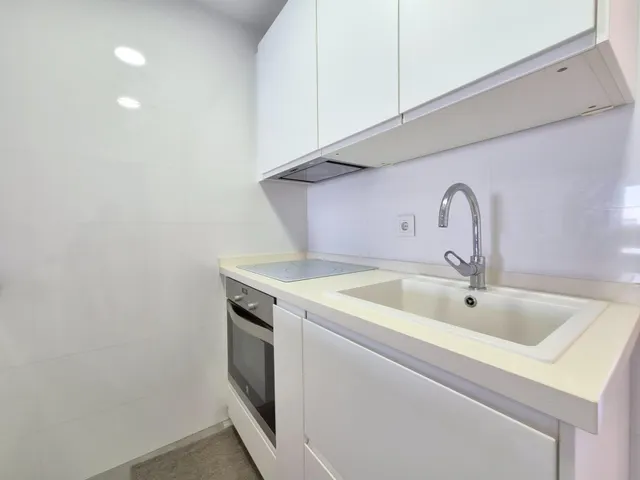 Apartamento situado en la urbanización Torre Luquillo, en el kilómetro 5,5 de La Manga del Mar Menor, que destaca por sus impresionantes vistas tanto al Mar Menor como al mar Mediterráneo. — 12