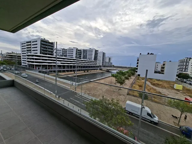 SE ALQUILA PISO DE OBRA NUEVA TODO EXTERIOR CON UNA TERRAZA DE  40 METROS EN LA ZONA DEL CANAL DE BADALONA — 21