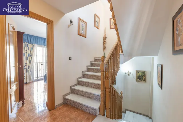 Casa independiente a 5 minutos de Granada en buen estado para entrar a vivir — 50