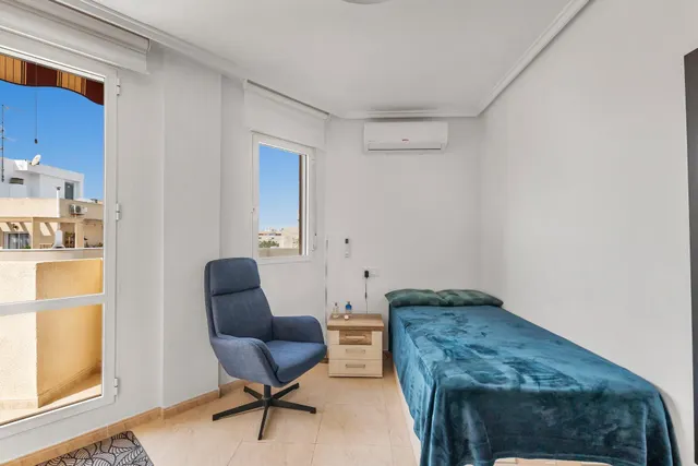 Impresionante Ático en esquina de TRES dormitorios reformado en el residencial Santa Gema — 19