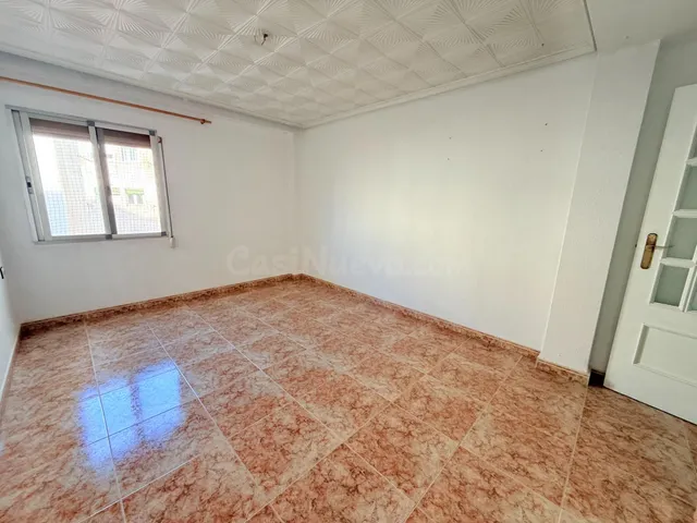 PISO EN BUENA ZONA, METRO AMISTAT, MUY LUMINOSO, A POCA DIST